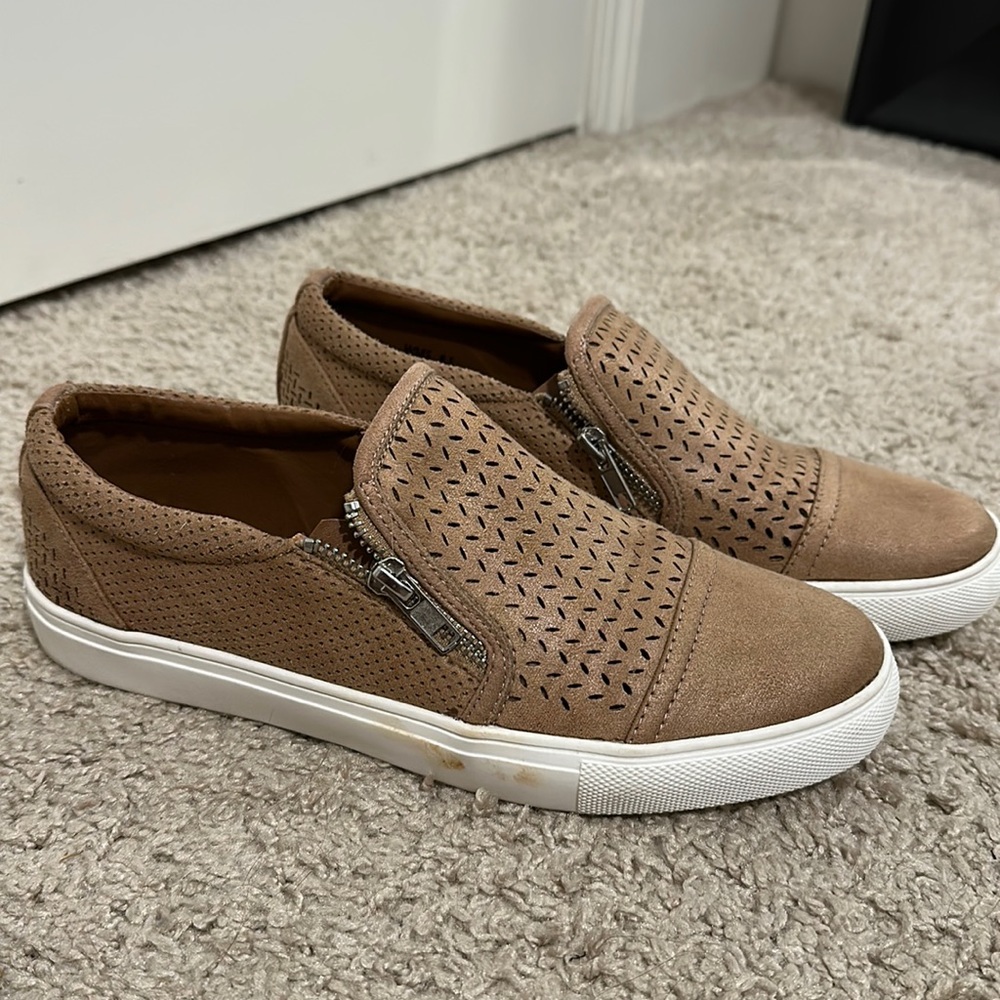 Cute slip on / zipper sneakers - tan. REPORT BRAND